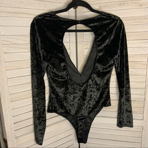 Victoria’s Secret Black Crushed Velvet Plunge Deep V Neck Body Suit New Sz M - Picture 6 of 15